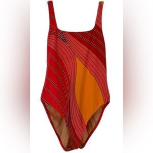 Victoria’s Secret 1 piece swimsuit | eye-catching look